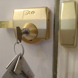 Instalación cerrojo alta seguridad SAG llave tubular