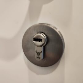 Sustitución de Bombín y Escudo Obsoleto por Sistema de Alta Seguridad M&C Condor
