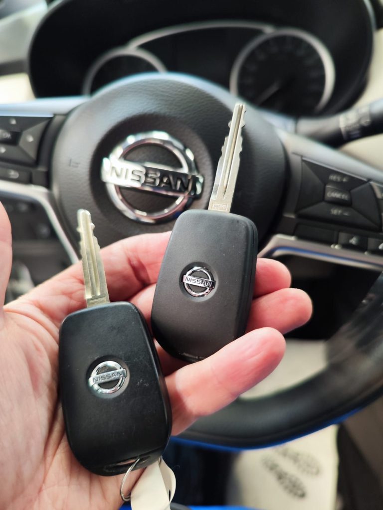 Copia de llave con mando de Nissan