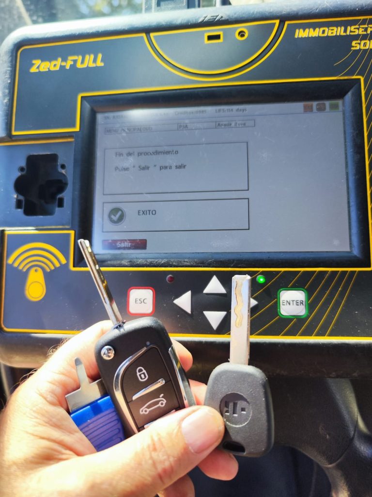 Llave con mando programada con el equipo Zed-FULL